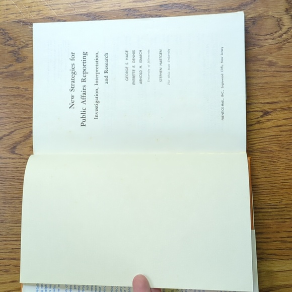 New Strategies For Public Affairs Reporting Hardcover Book Nonfiction Textbook - Picture 5 of 17